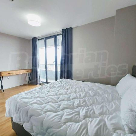 Private Apartment In Aparthotel Cornelia Razlog Exterior photo